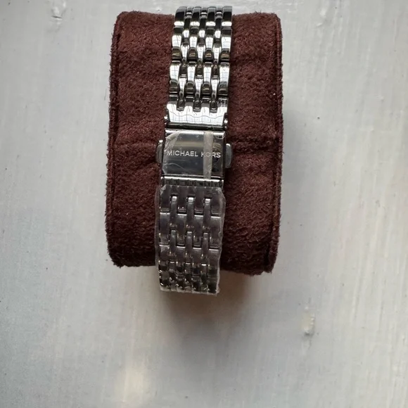 Michael KorsMichael Kors Melissa Pavé LogoSilver-Tone watch MK4370
